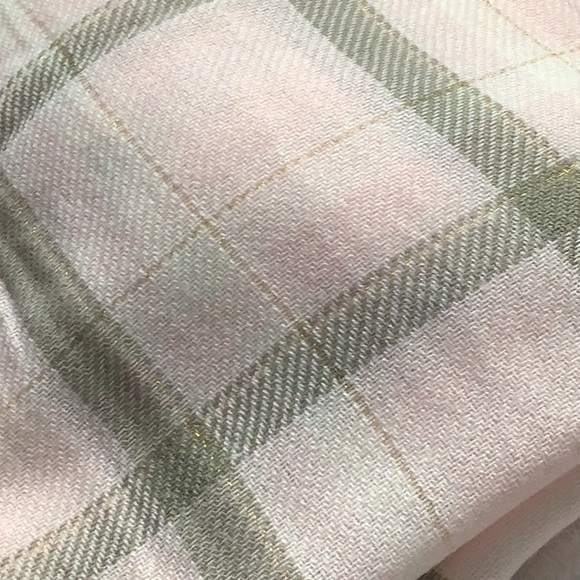 Gertex I count NWT - Ladies blanket scarf fringe ends - approx 50” x 50” - Picture 2 of 4